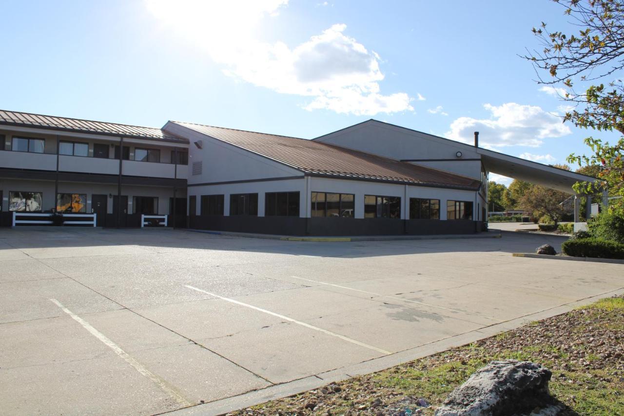 Greenlight Inn & Suites St James Saint James Exterior foto